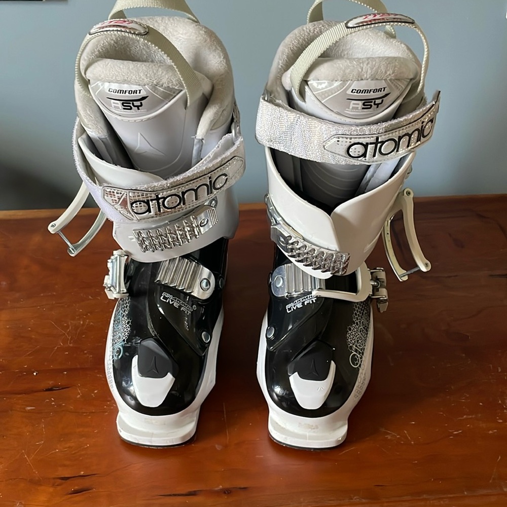 Men’s? Ladies? Ski boots atomic life fit size 279MM. /23.0 23.5